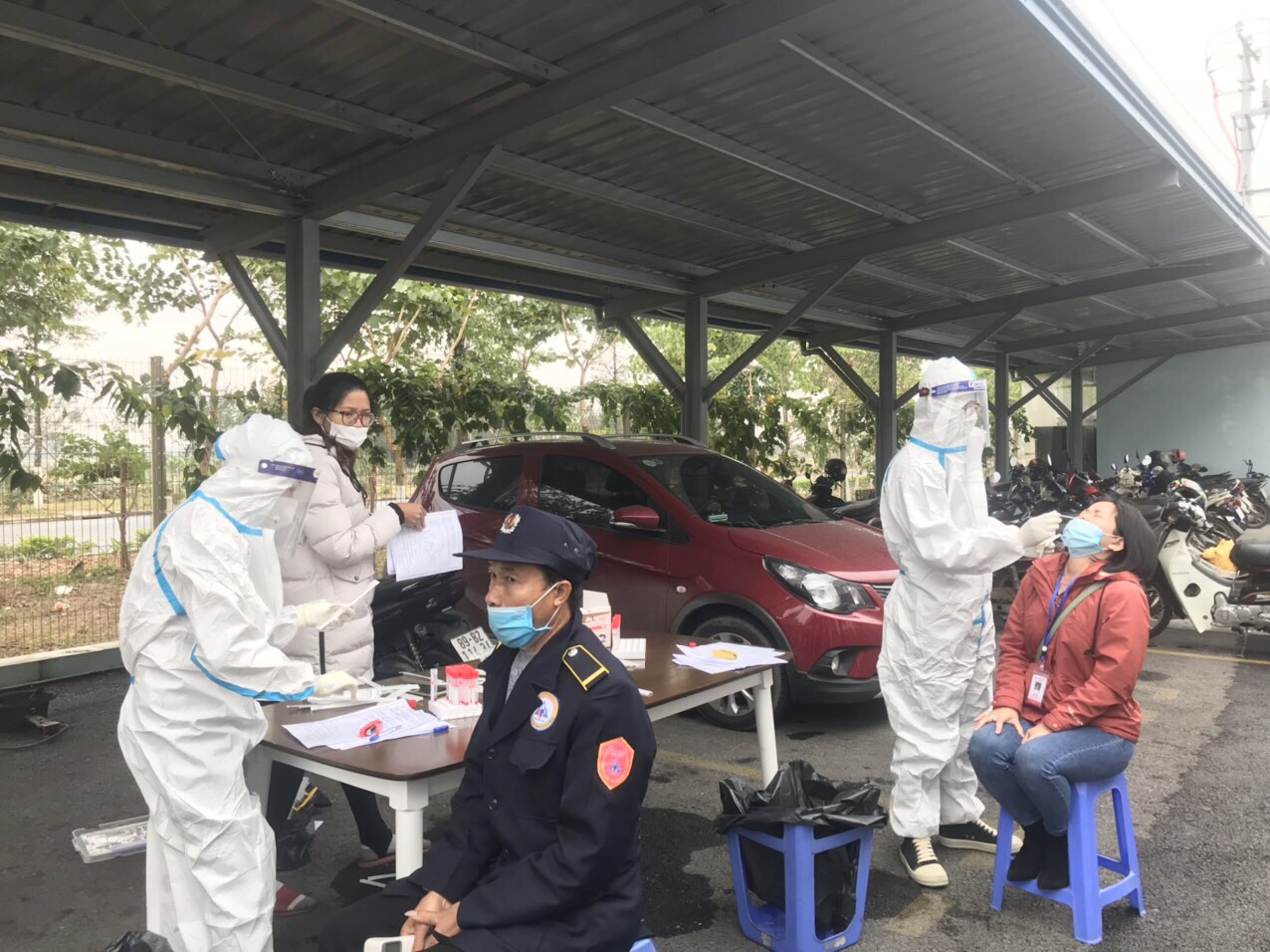 Toàn bộ CBCNV Năm Sao Việt được test PCR trước chuyến đi